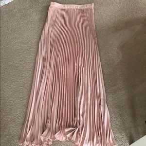 Blush pleated skirt